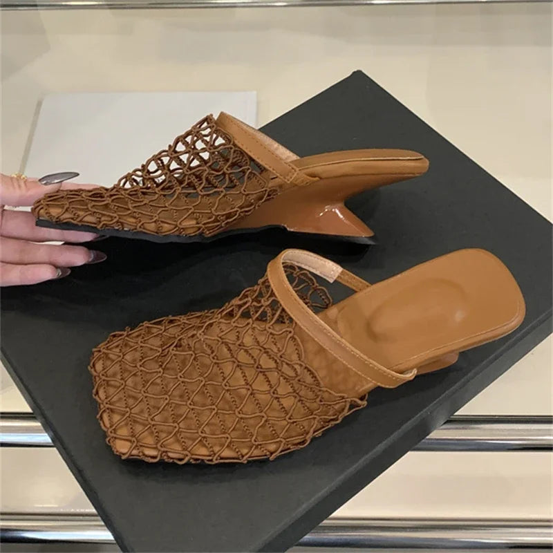 נעלי בוסית- קירה